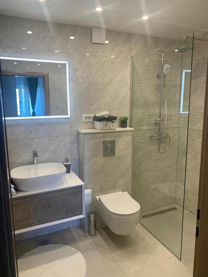 Apartman Kristina โตรกีร์ ภายนอก รูปภาพ