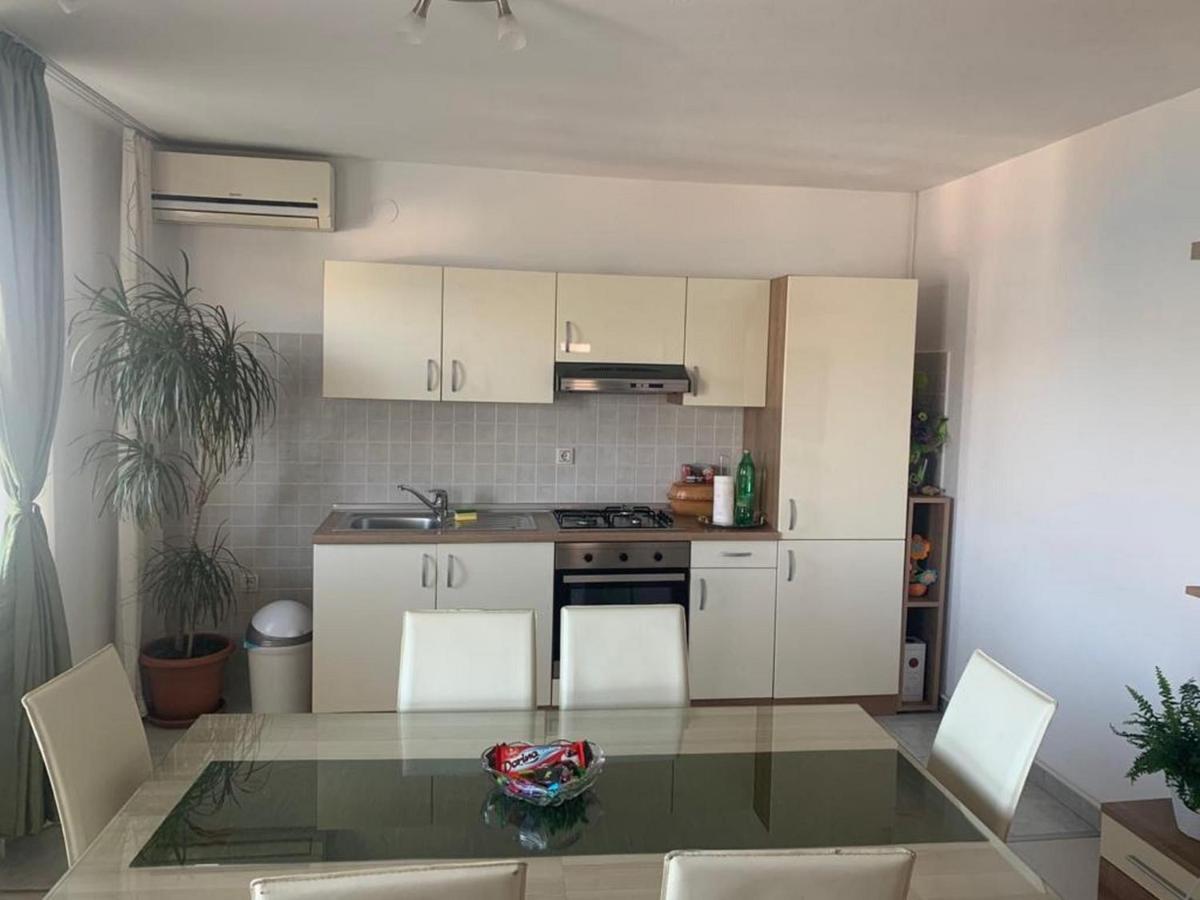 Apartman Kristina โตรกีร์ ภายนอก รูปภาพ
